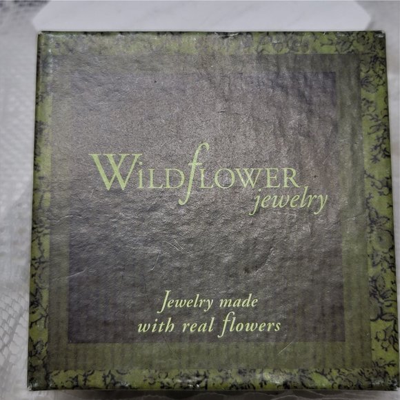 Heart shape Earrings Made w/ Real Flowers Forget me nots - Picture 5 of 6